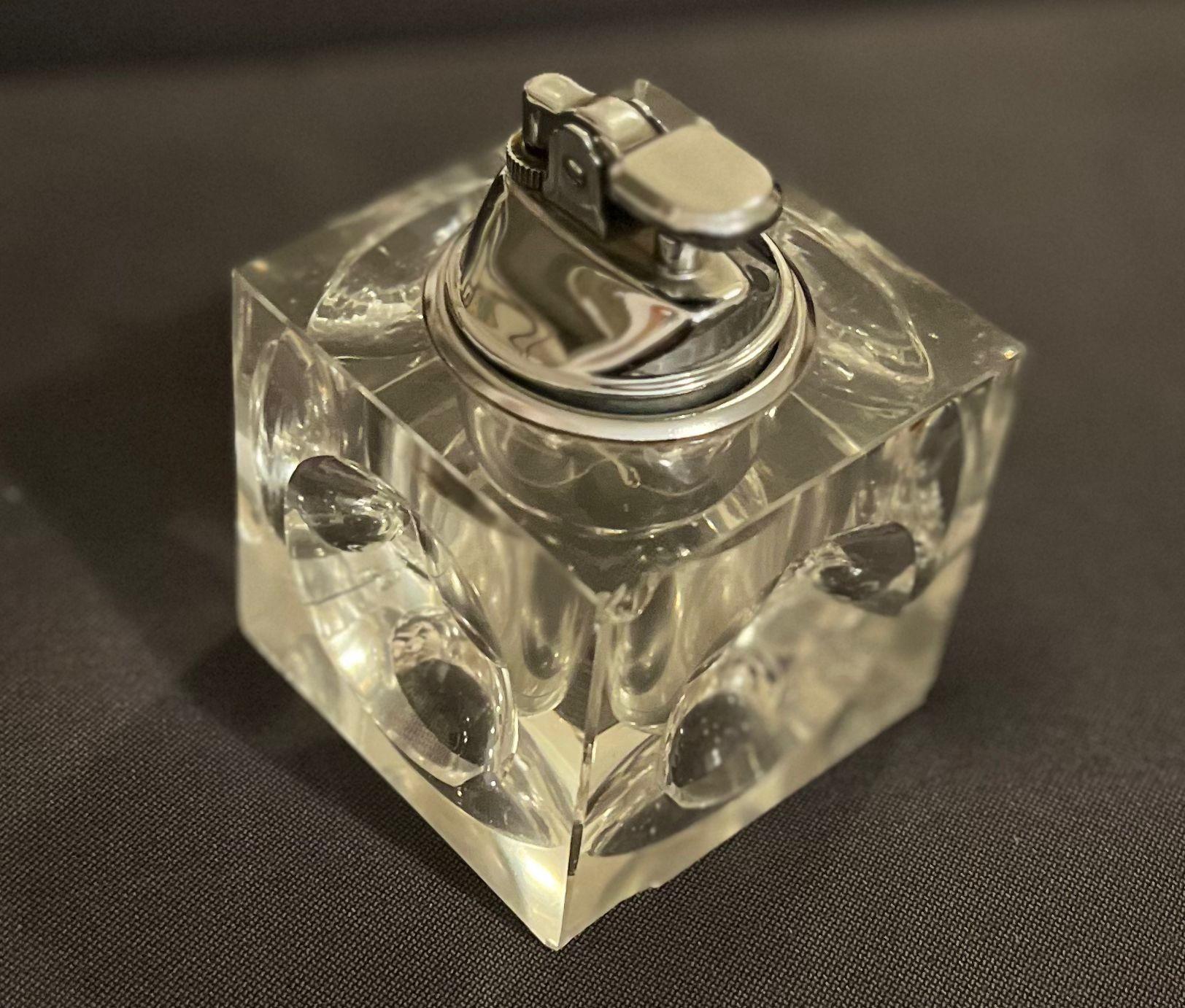 Penguin Japan Lucite Masa Çakmağı | 60’lar Koleksiyonluk